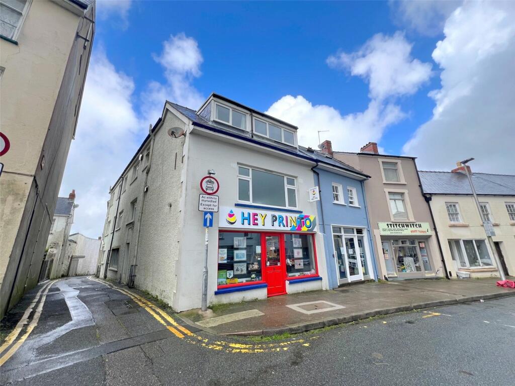 2-bed flat on Hill Street, Haverfordwest, Pembrokeshire, SA61, £52,500
