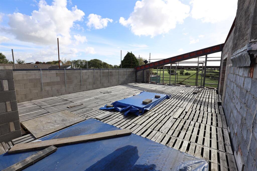 Higher End, St. Athan, Vale of Glamorgan, CF62 4LW photo 3