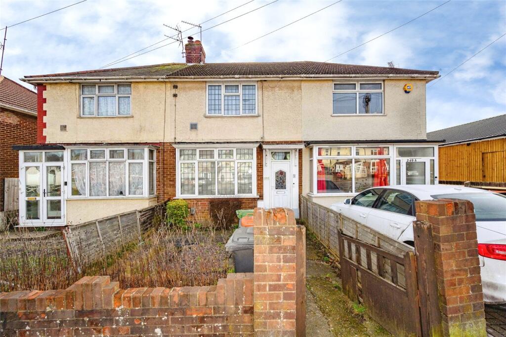 Main image of property: Luton Road, Dunstable, Bedfordshire, LU5