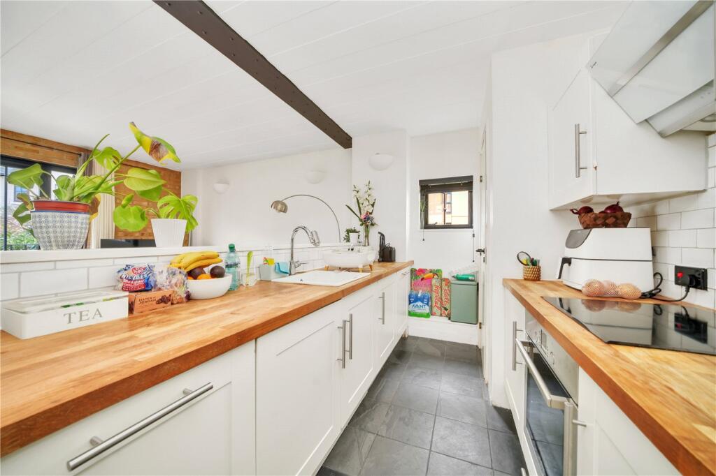 Main image of property: Burrells Wharf, Isle Of Dogs, London, E14