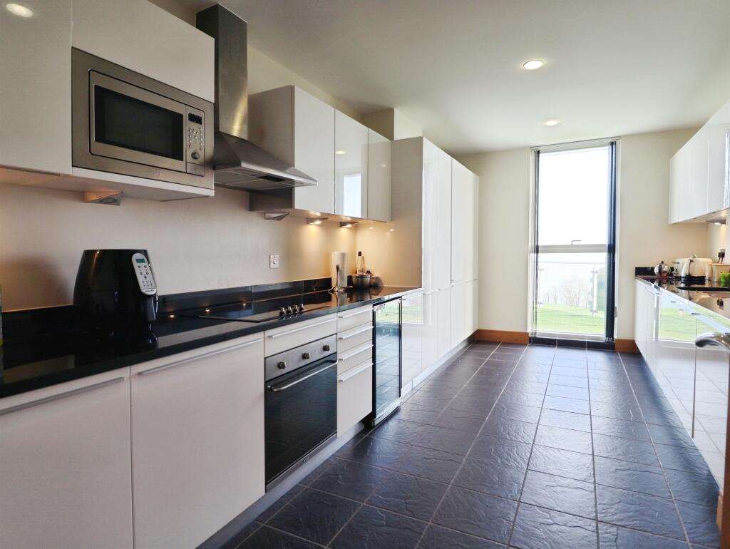 Apartment in Cardiff, Sully and Lavernock - View 5