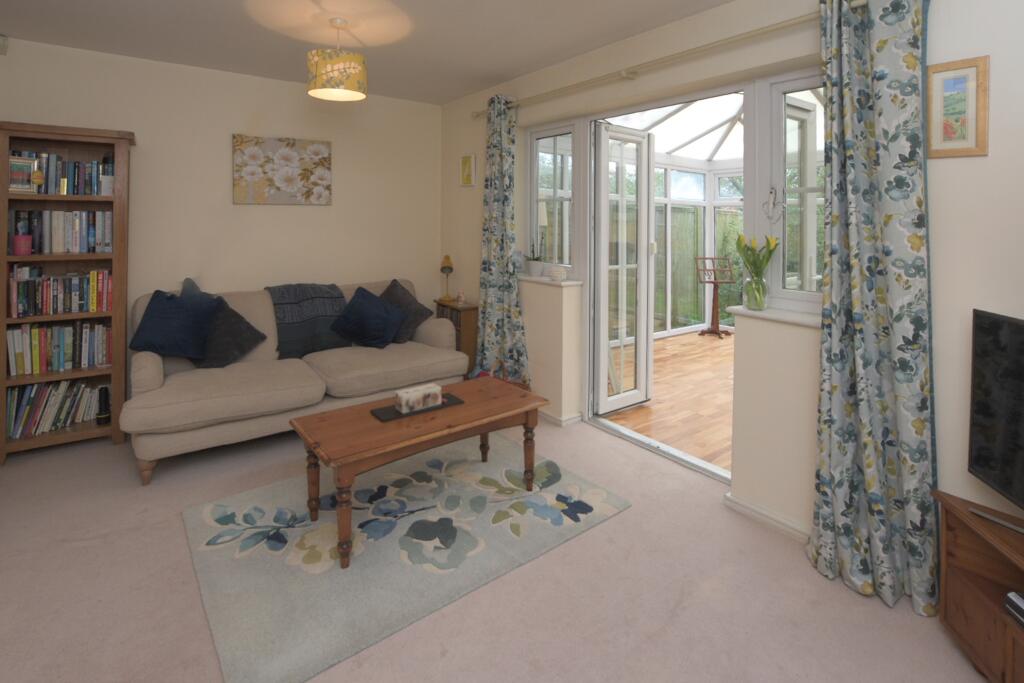 Marl Close, Cuddington photo 4