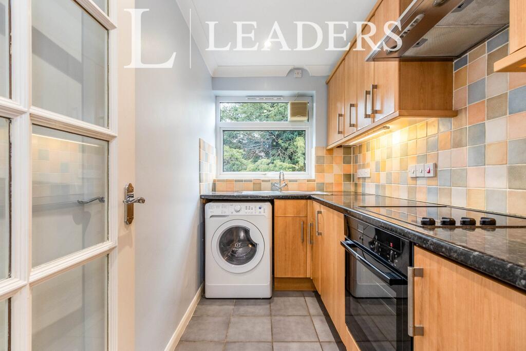 Apartment in Kingston upon Thames - View 4