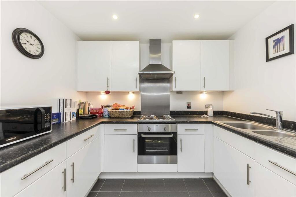 Apartment in London, Cordwell Estate, Hither Green - View 3