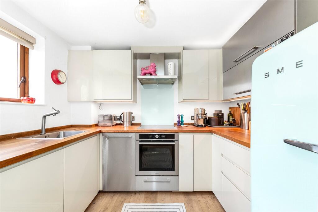 Apartment in Croydon - View 5