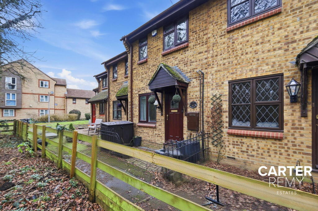 2-bed terraced on Wood Green, Basildon, SS13, £275,000