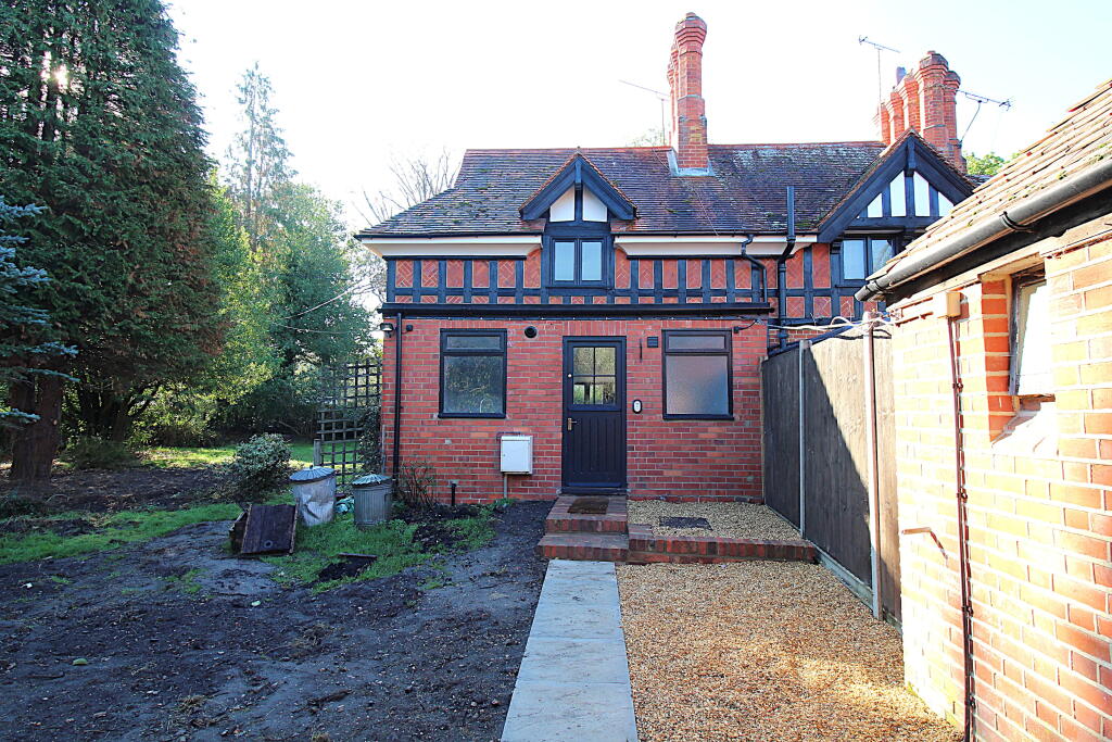 House in Hart, Eversley - More