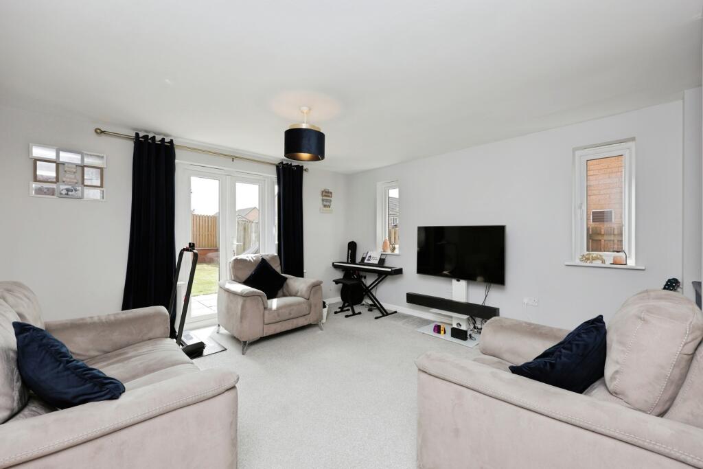 Kingfisher Place, Dunfermline, Fife, KY11 photo 3