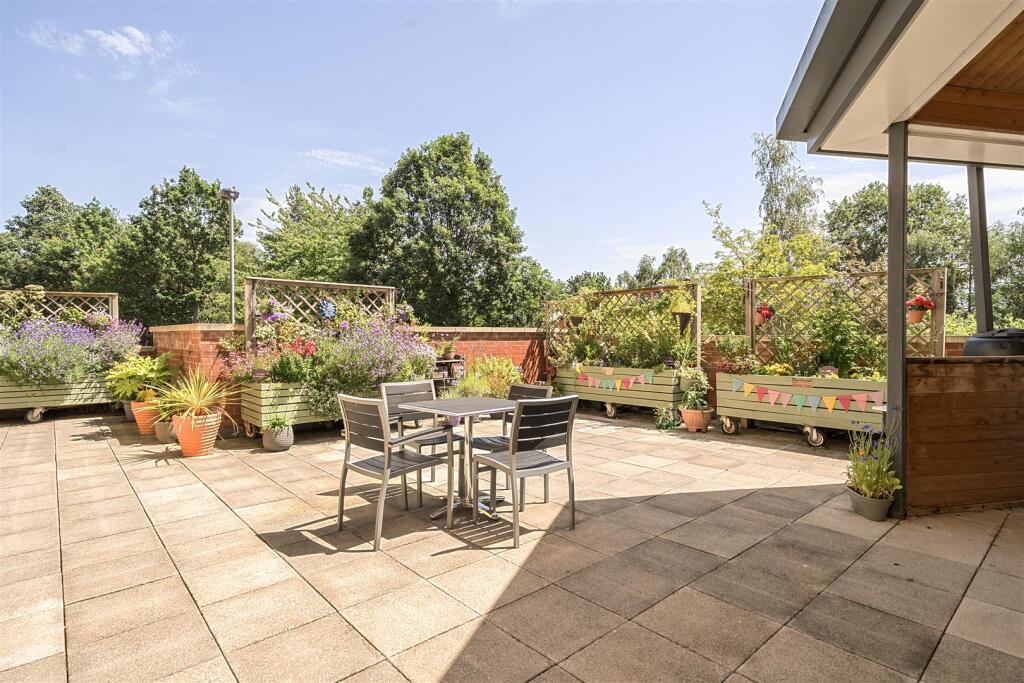 Apartment in Chester, Northgate Village, City of Chester - More