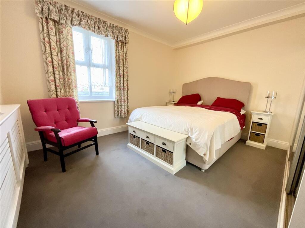 Apartment in Scarborough, South Cliff - View 5