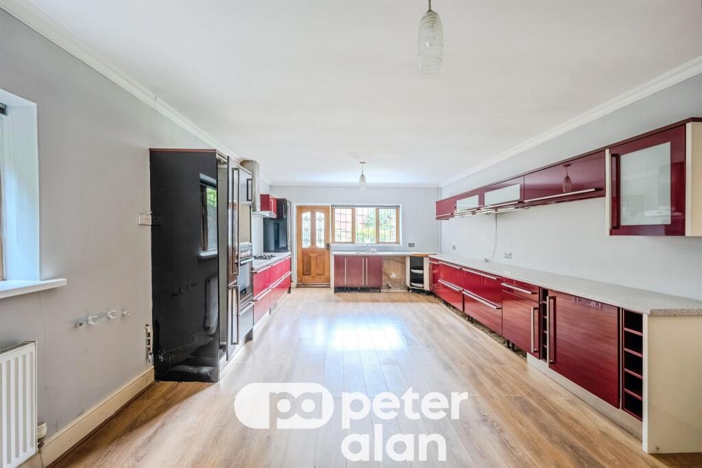 House in Newport - View 3