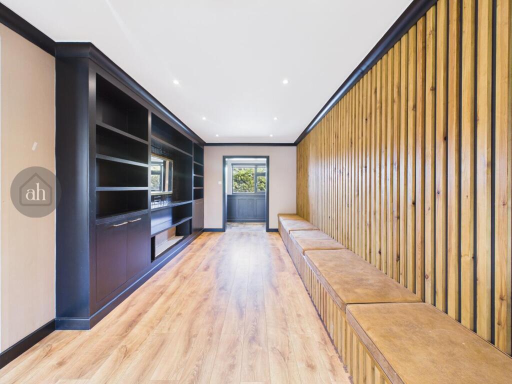 House in Mid Suffolk, Woolpit Green, Woolpit - View 5
