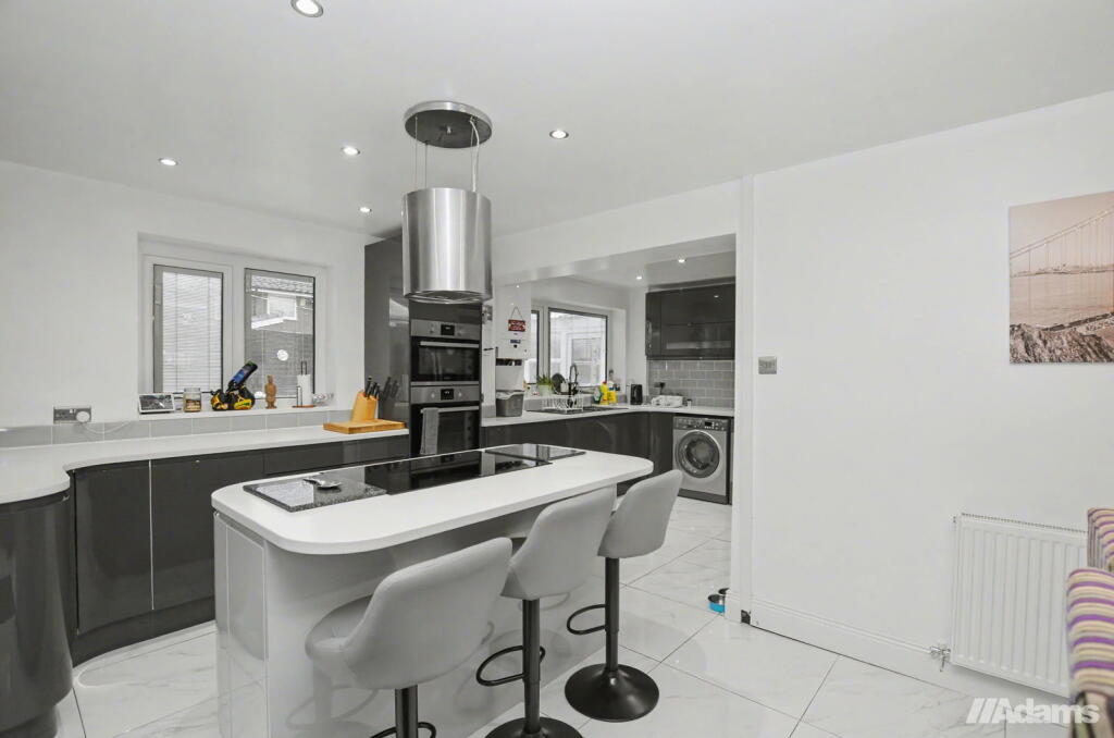Heather Close, Beechwood photo 2
