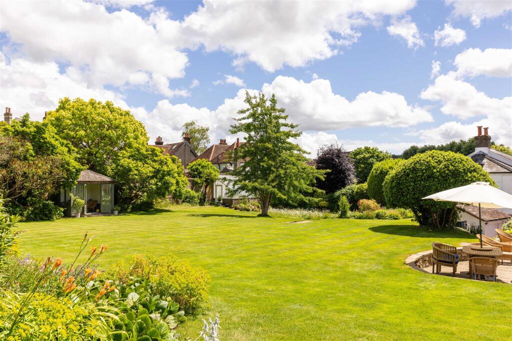 House in Reigate and Banstead, Surrey - View 2
