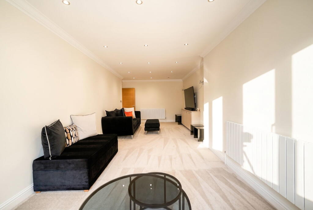 House in Solihull, Haslucks Green - View 4
