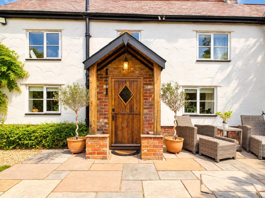 House in New Forest, Bransgore - More