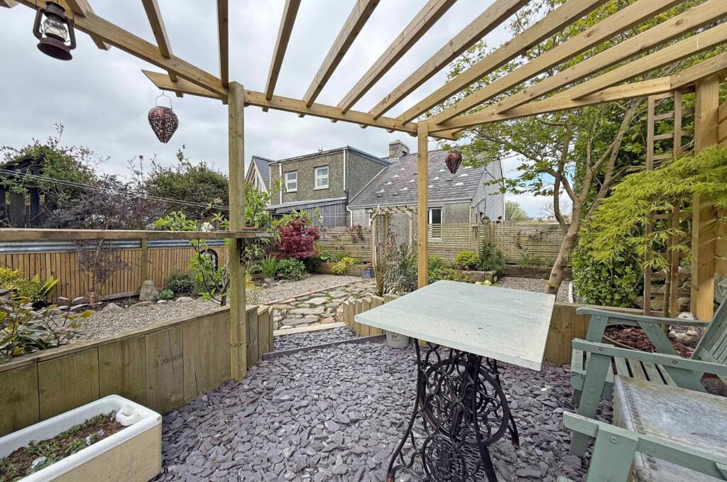 House in Gwynedd, Llanrug - View 6