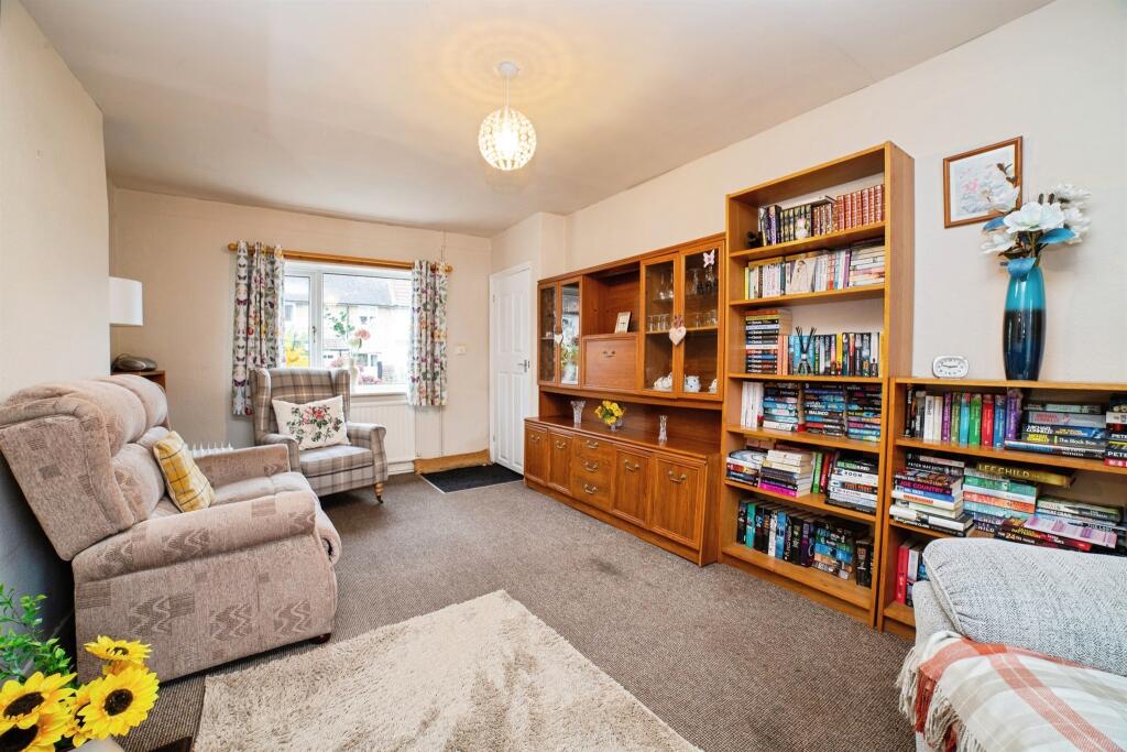 Third Avenue, Clipstone Village, Mansfield photo 4