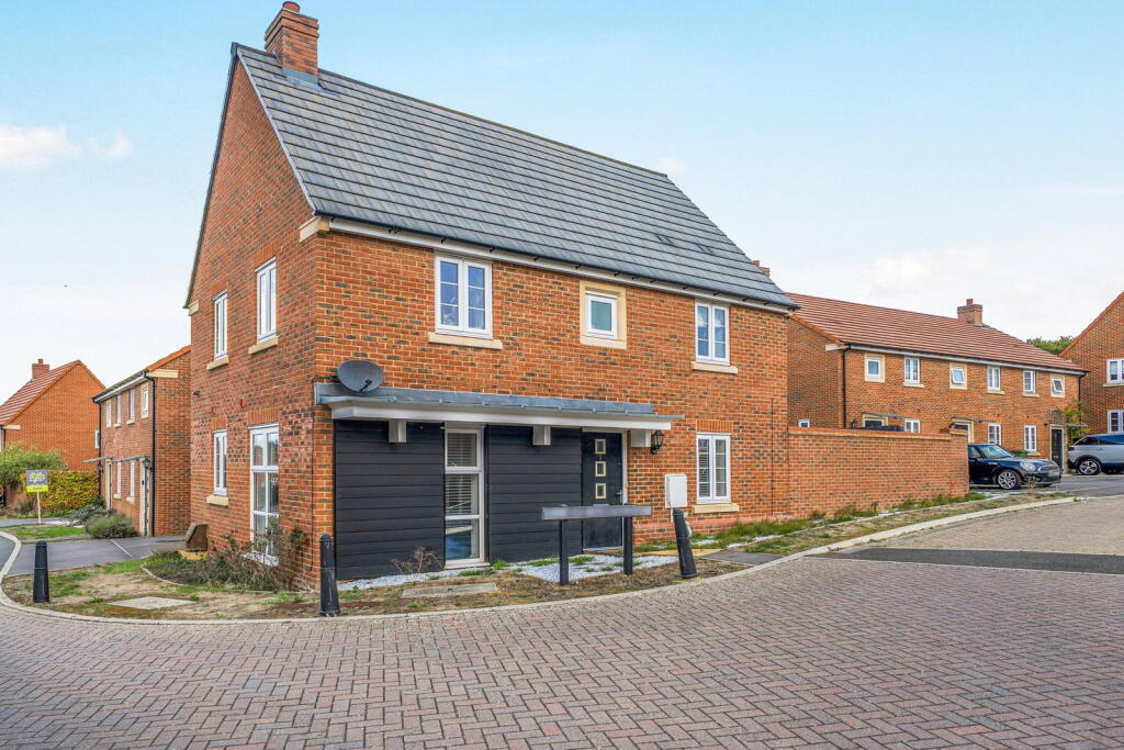 3-bed detached on Bye Crescent, Basingstoke RG24 9LW, £475,000
