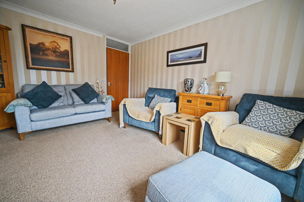 Apartment in Wolverhampton, Tettenhall - More