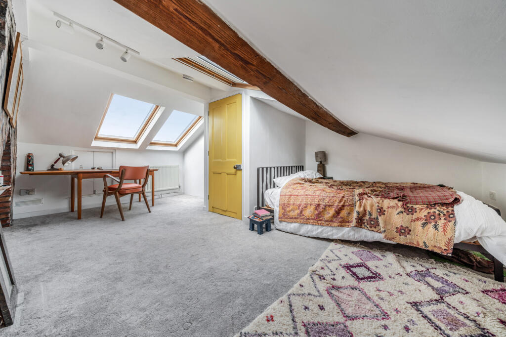 House in Bristol, Cliftonwood, Spike Island - More