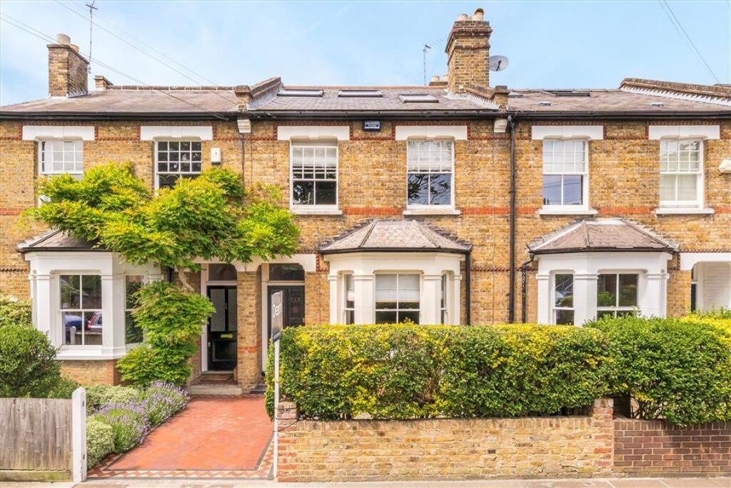 Main image of property: Teddington Park Road, Teddington