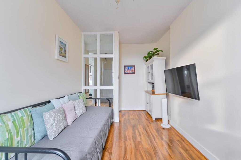 Main image of property: Flat, Battersea, London, SW11