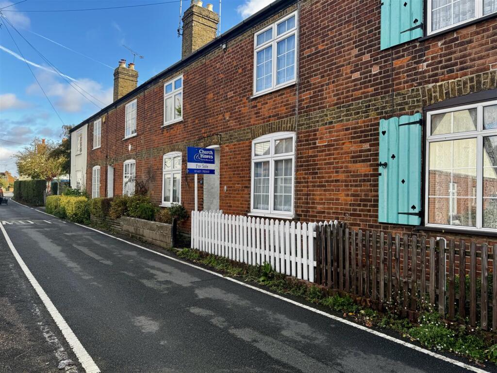 3-bed semi-detached on Ship Road, Burnham-On-Crouch, £290,000