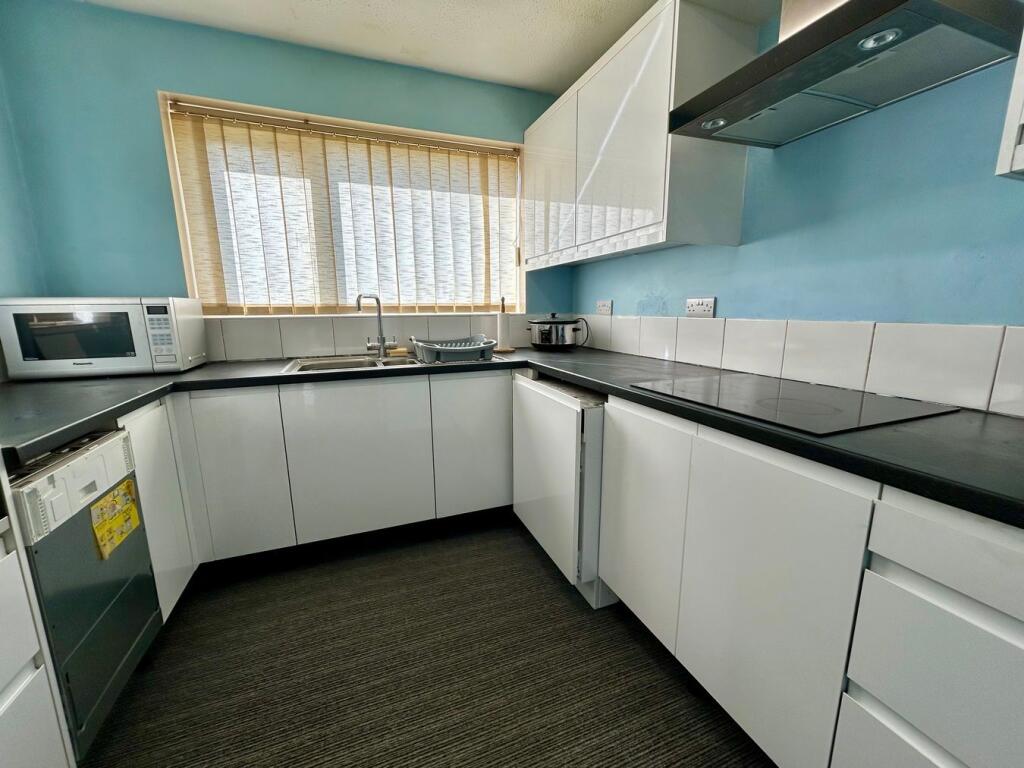Redwood Close, Long Lee, Keighley, BD21 photo 2