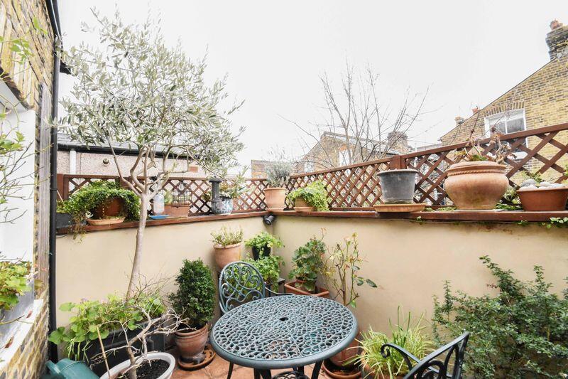 Apartment in London - View 5