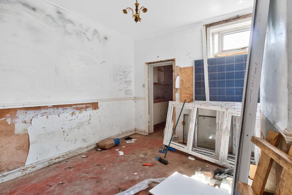 House in Stoke-on-Trent - View 4