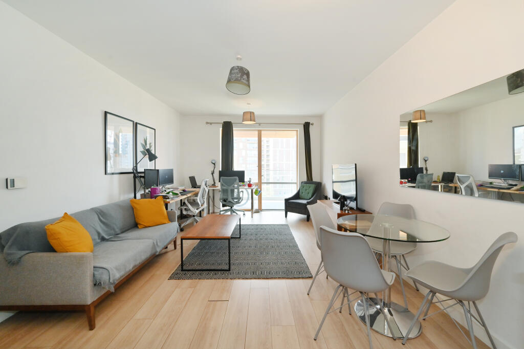 Apartment in London, Custom House, Canning Town - View 4
