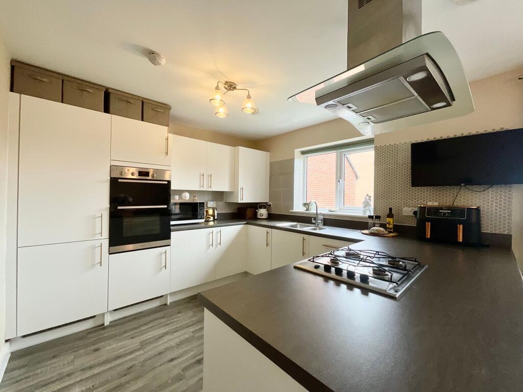 House in Newcastle-under-Lyme, Staffordshire - More