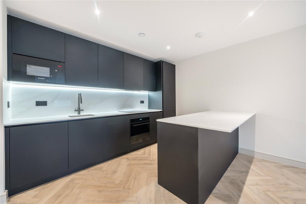 Apartment in Crowthorne, Bracknell Forest - View 2