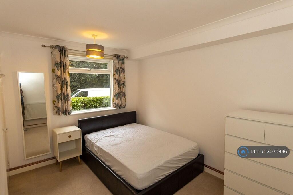 Apartment in Hemel Hempstead - View 4