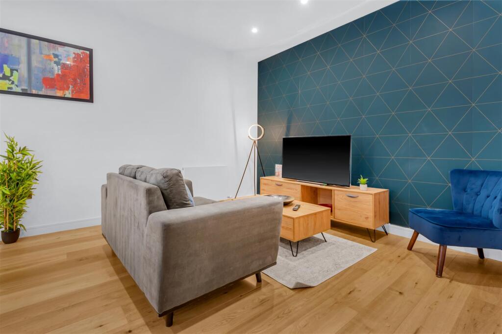 Apartment in London, Heston - View 5