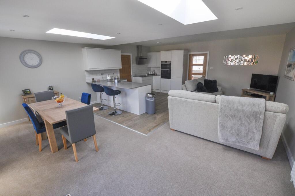 House in Hampreston, Canford Bottom, Colehill - View 2