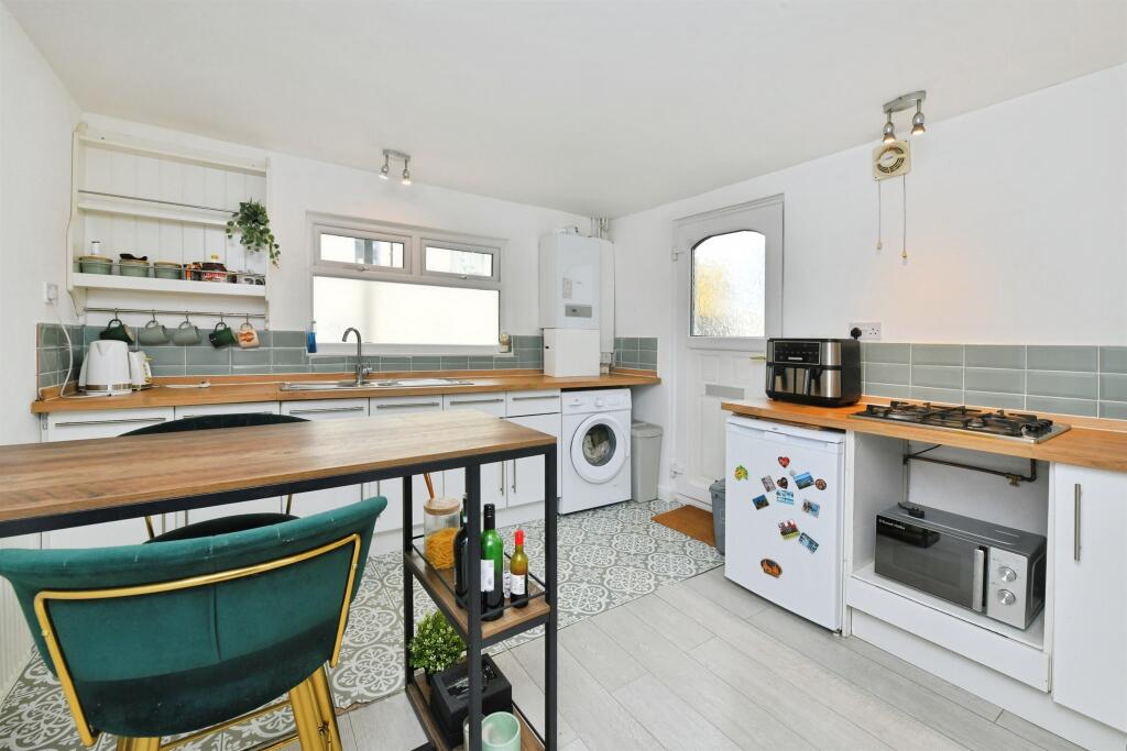 Apartment in Plymouth, Cattedown - More