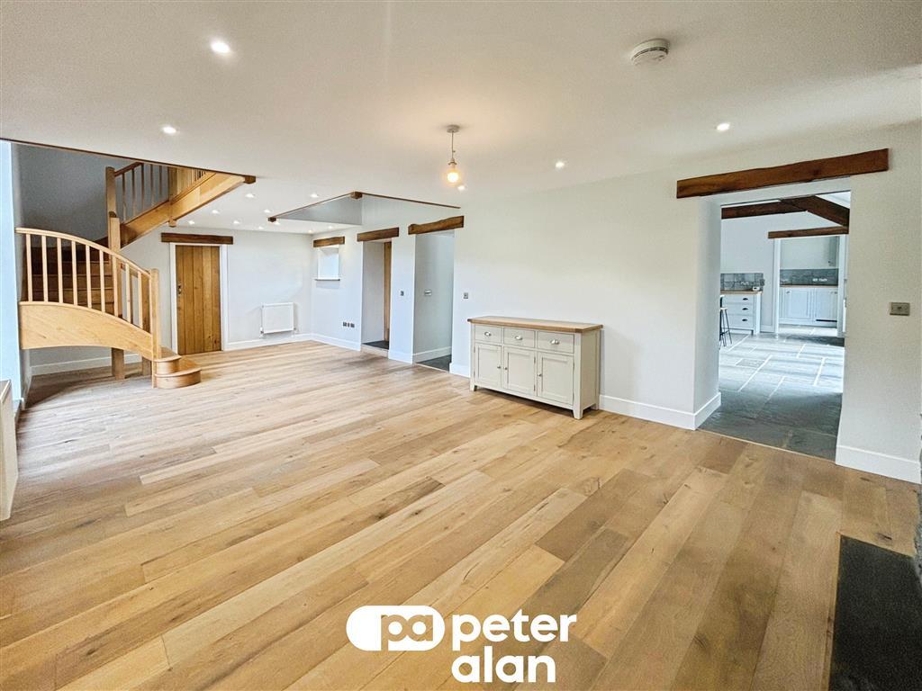 House in Newport - View 5