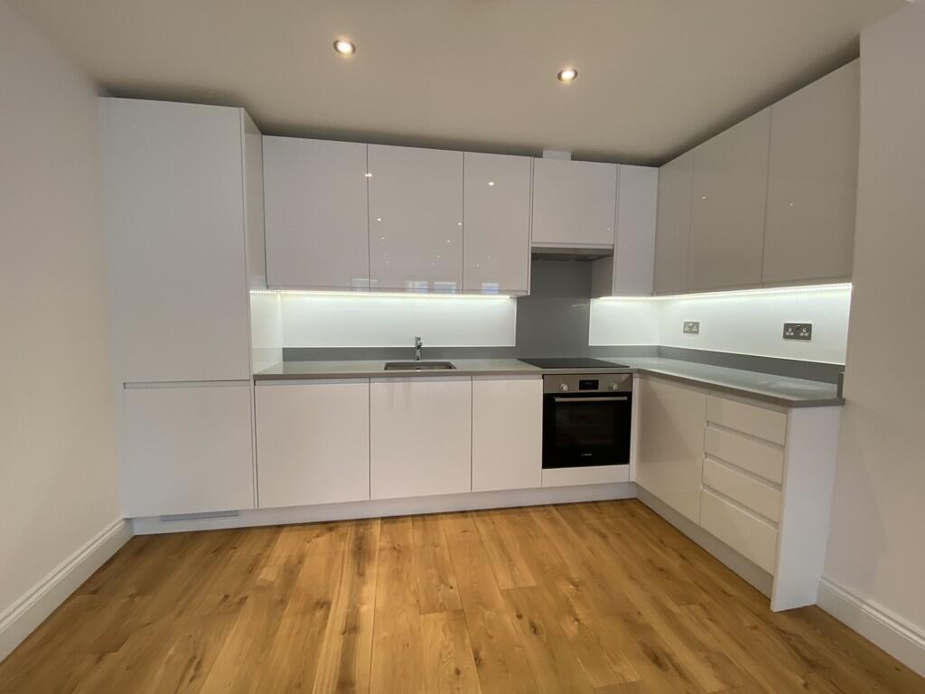 Apartment in Cambridge, Petersfield - View 3