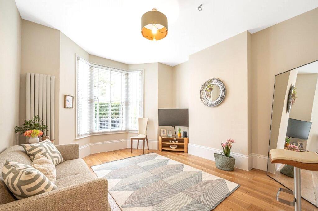 Apartment in London - More