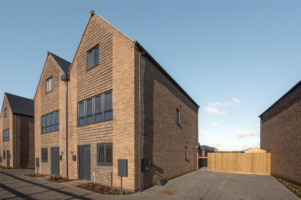 Main image of property: Black Horse Lodge, Oakridge Park, Milton Keynes, Buckinghamshire, MK14