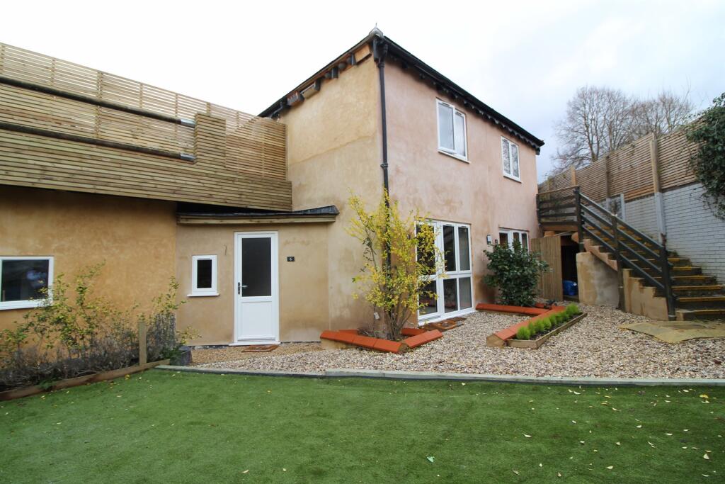 Main image of property: Canal Way, Reading, RG1