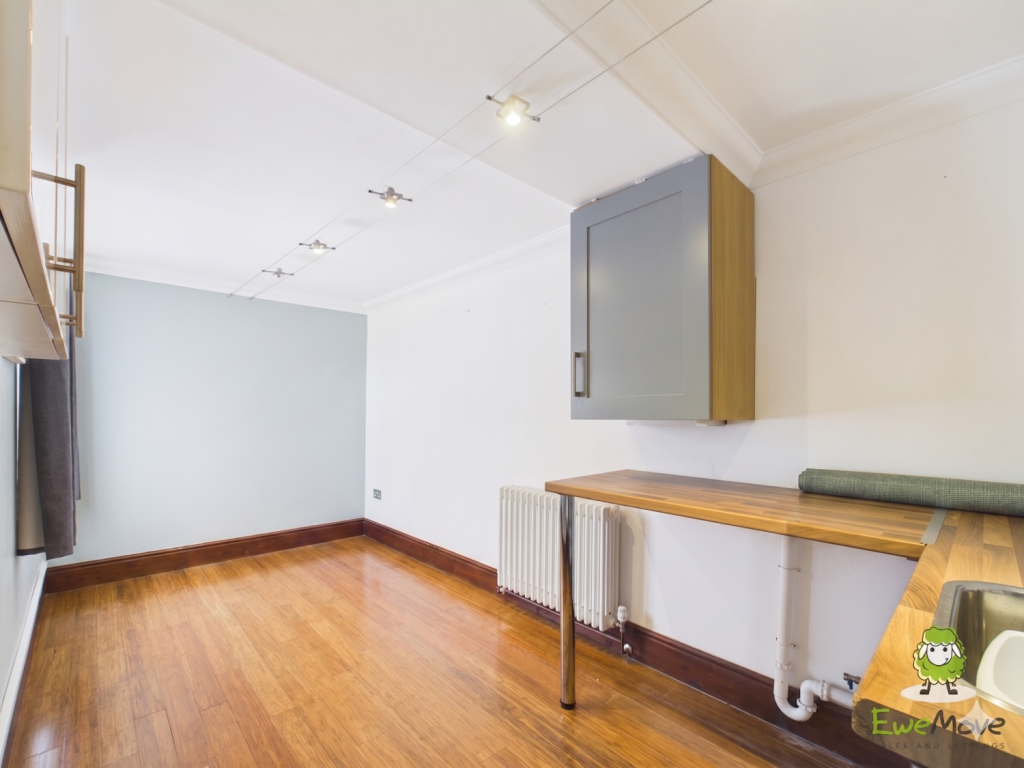 House in Basingstoke and Deane, Basingstoke - More
