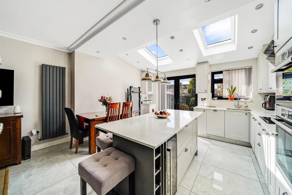 Hawkdene, North Chingford, E4 photo 2