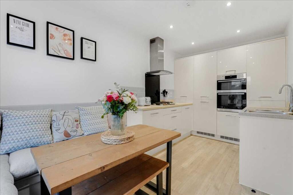 House in Newport Pagnell, City of Milton Keynes - View 2