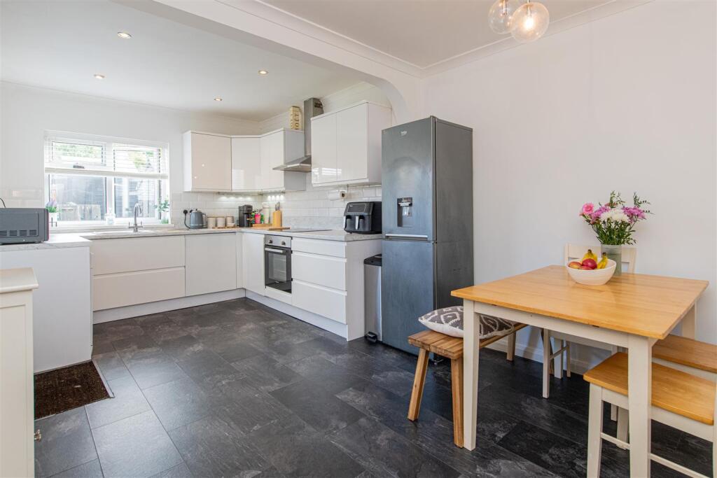House in Kettering, Brambleside - View 2