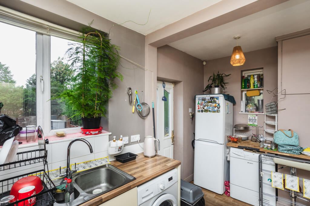House in Sheffield, Butterthwaite, Shiregreen - More