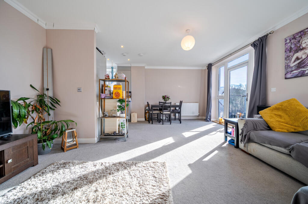 Apartment in Dartford, Castle Hill, Ebbsfleet Valley - View 3