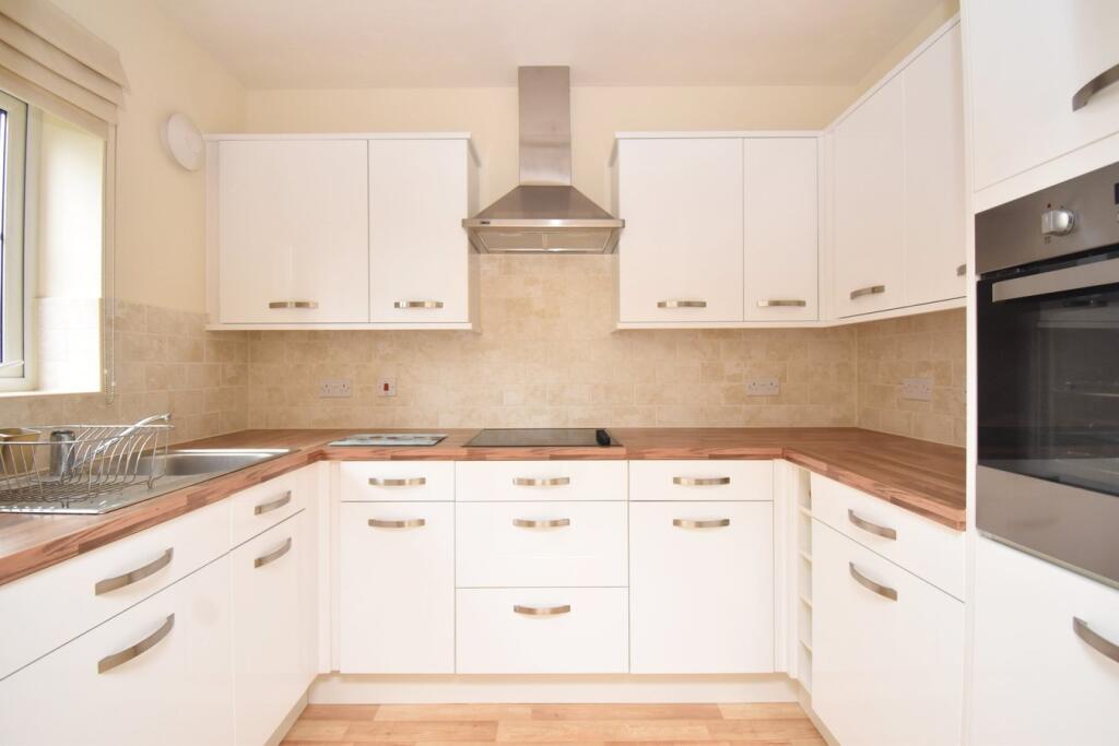 Churchfield Road, Walton-on-Thames, KT12 photo 3